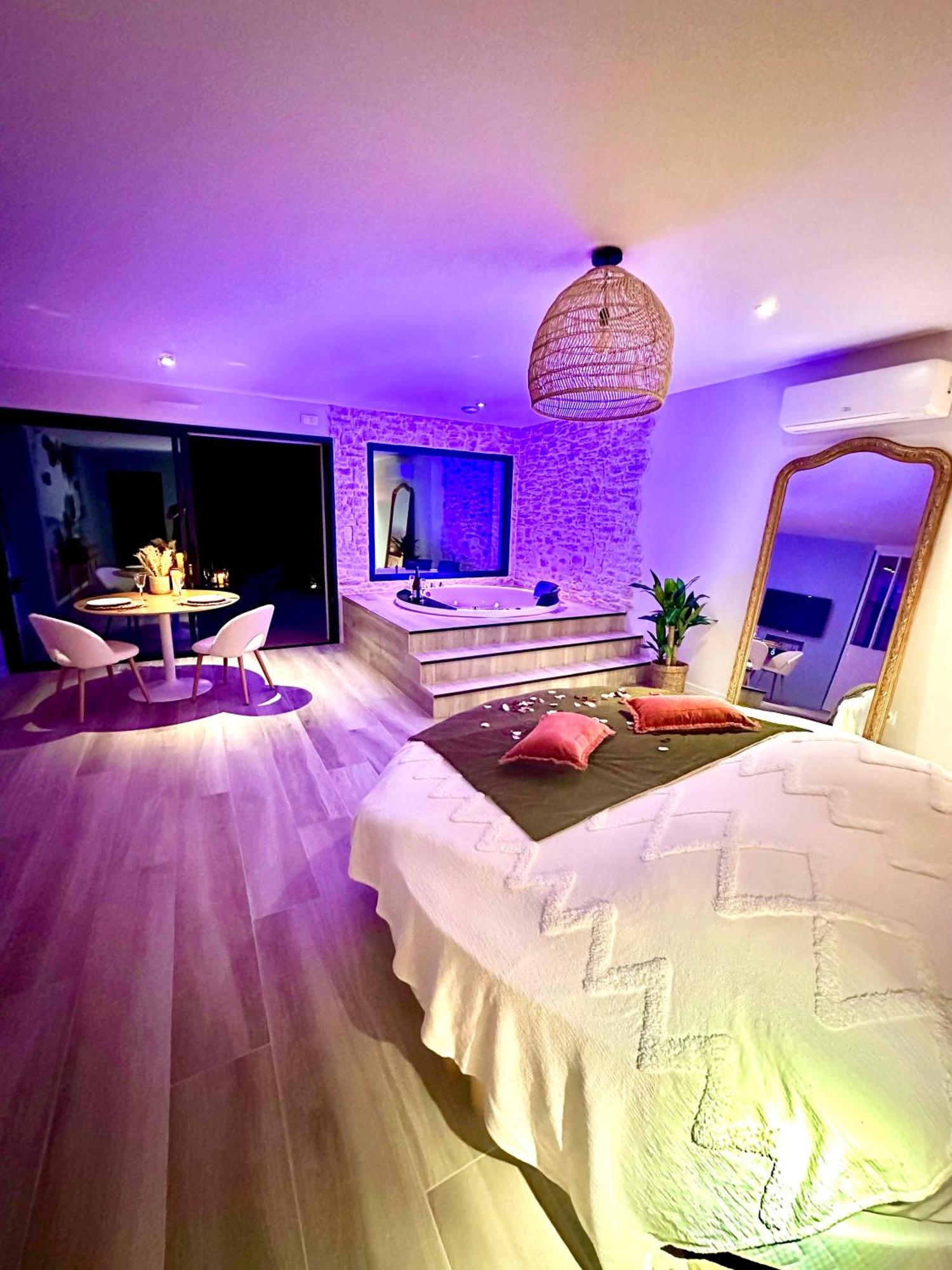 Les Suites Du Payre - Suite Romance Saint-Hilaire-de-Talmont Bagian luar foto