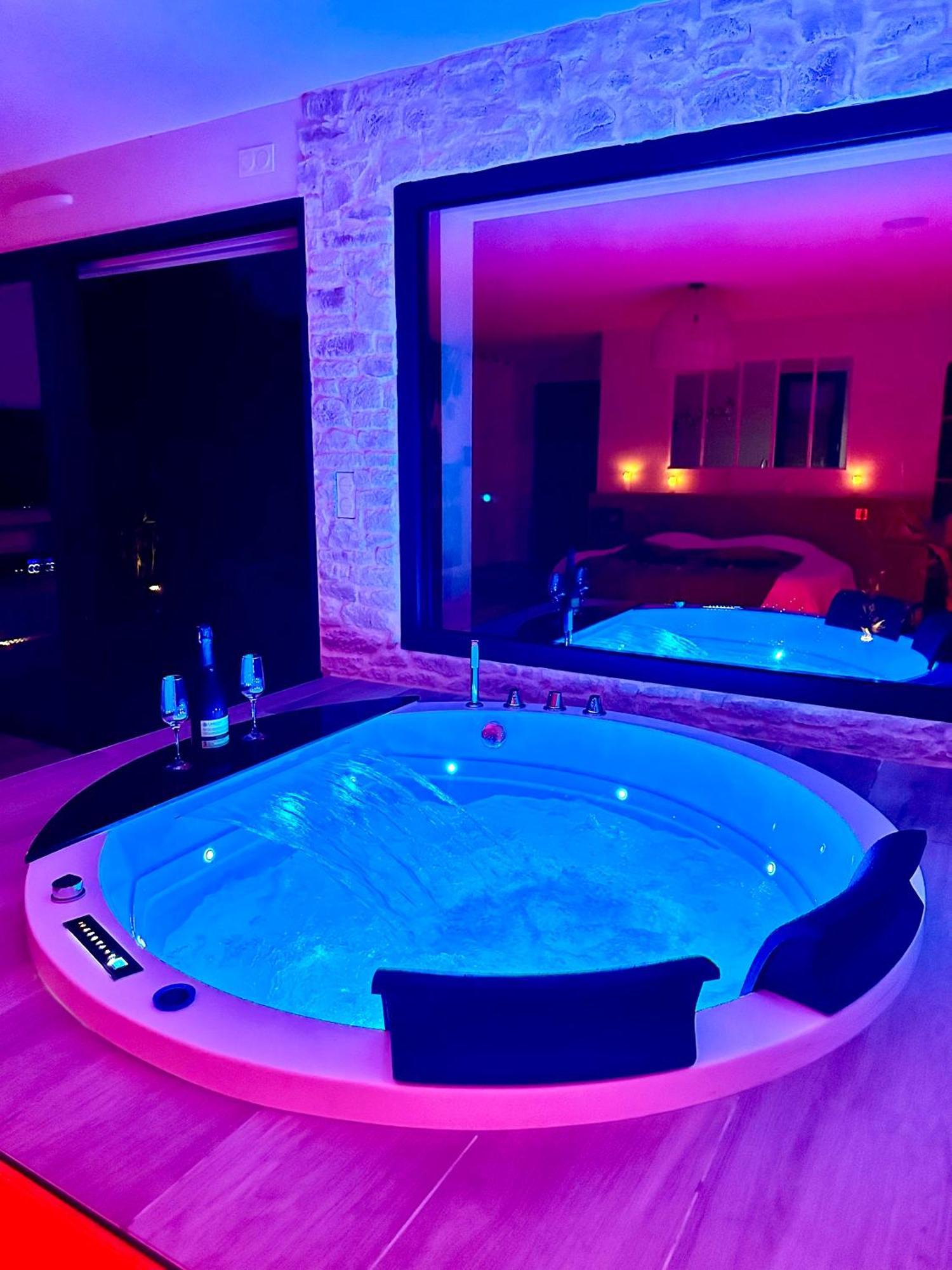 Les Suites Du Payre - Suite Romance Saint-Hilaire-de-Talmont Bagian luar foto