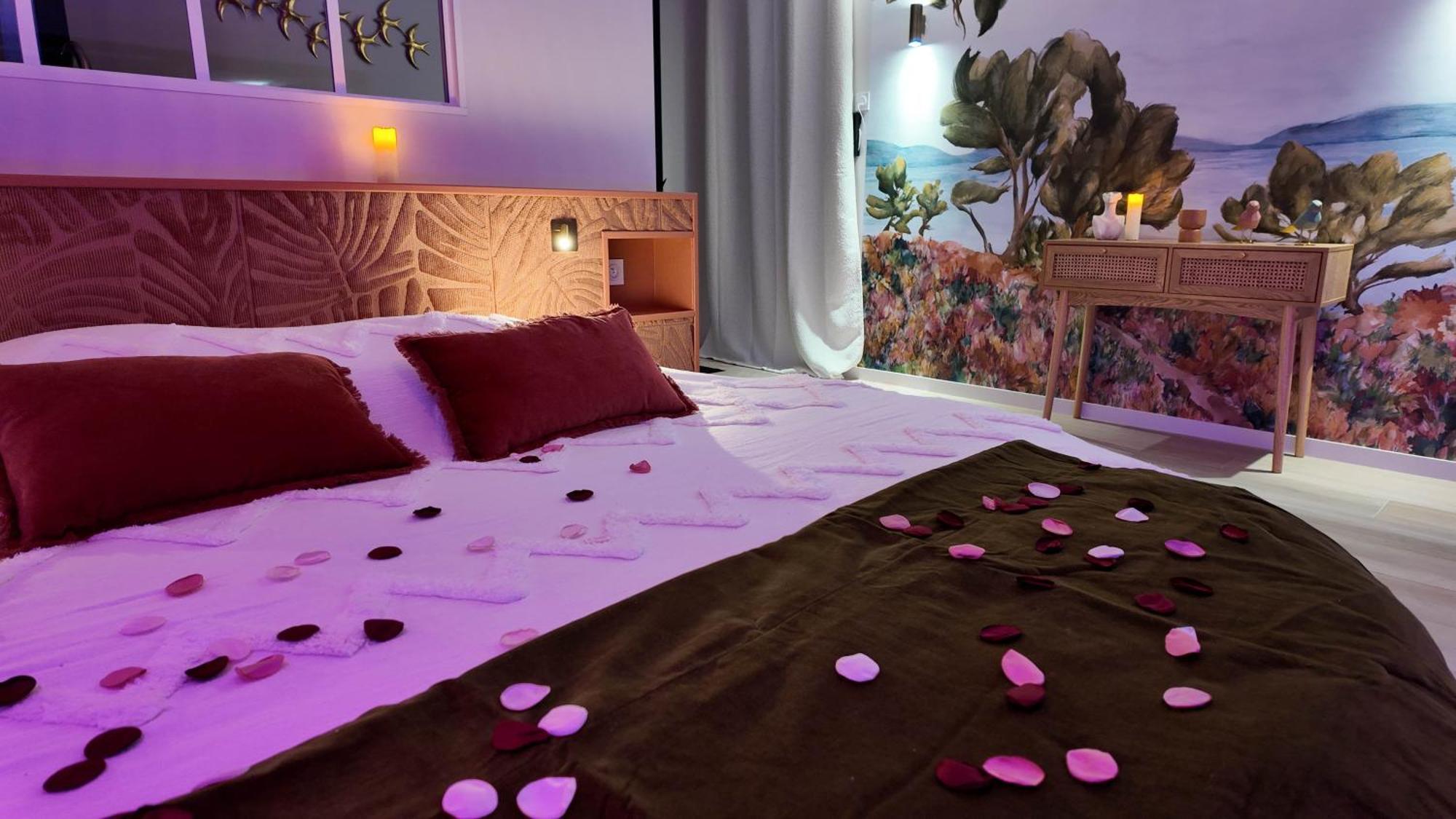 Les Suites Du Payre - Suite Romance Saint-Hilaire-de-Talmont Bagian luar foto