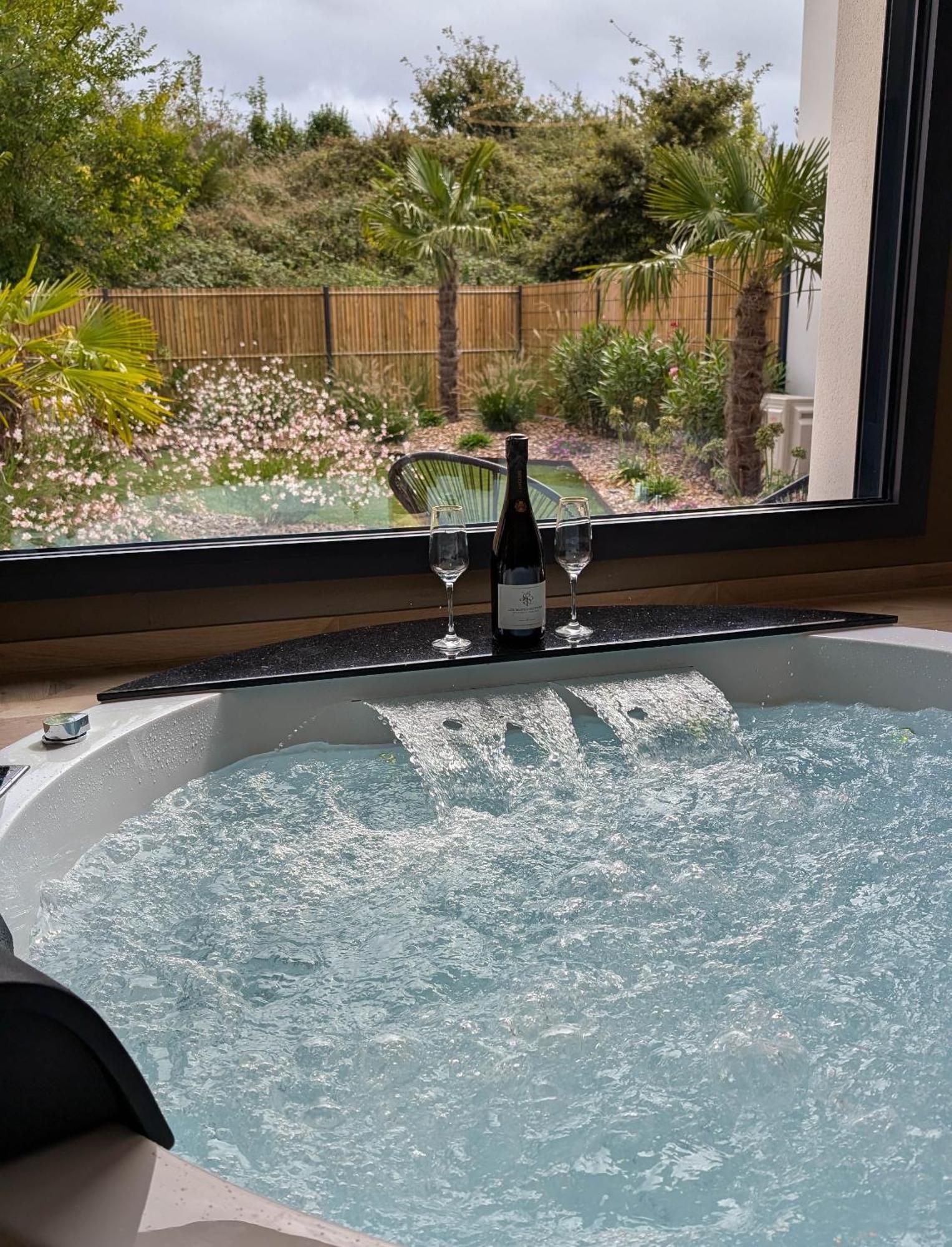 Les Suites Du Payre - Suite Romance Saint-Hilaire-de-Talmont Bagian luar foto