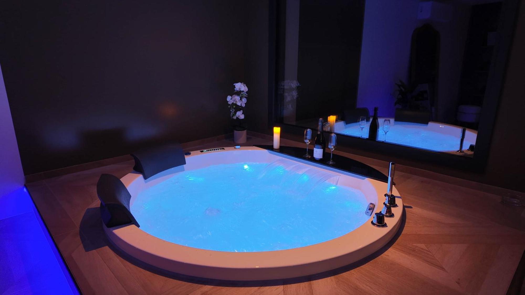 Les Suites Du Payre - Suite Romance Saint-Hilaire-de-Talmont Bagian luar foto